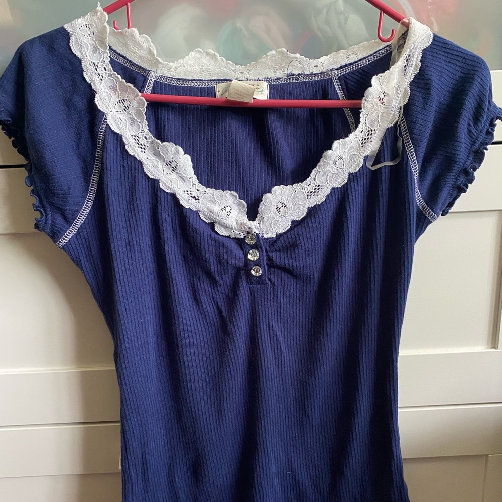 blue Belle du Jour tee with white trim